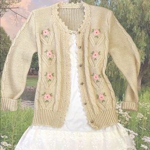 🌸 Vintage 70’s Handmade Floral Knit Sweater🌸